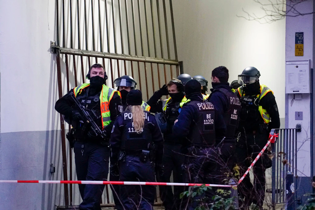 Berlin: Sechs kriminelle Clanmitglieder abgeschoben