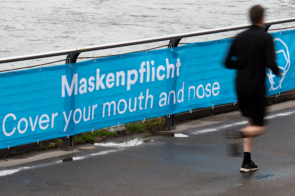 Um eine Maskenpflicht kommen aber auch Geimpfte und Genesene nicht herum.