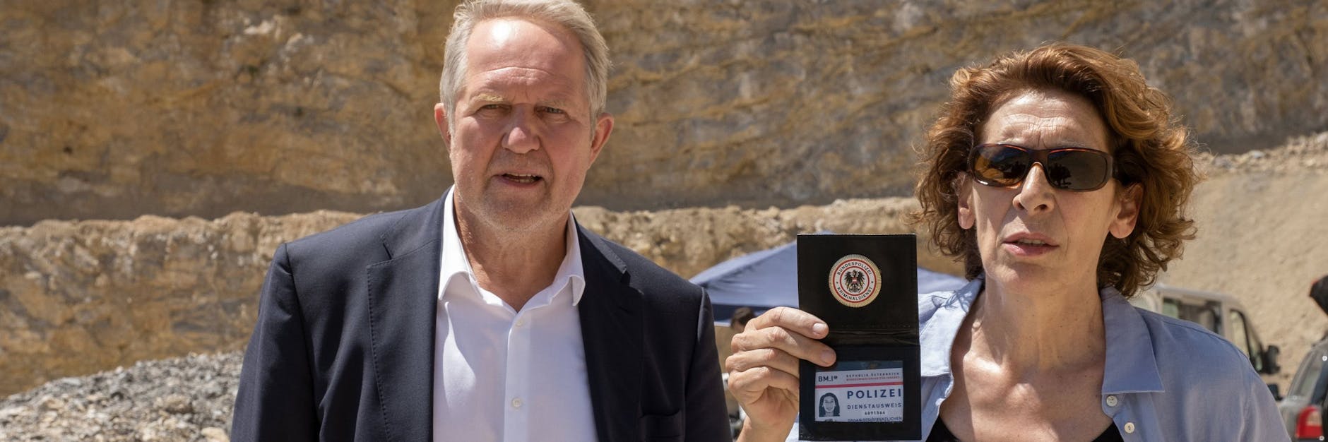 Einer „Verschwörung“ ist das Erfolgsduo Moritz Eisner (Harald Krassnitzer) und Bibi Fellner (Adele Neuhauser) diesmal auf der Spur, wenn es den Tod eines hohen Beamten des Innenministeriums aufzuklären gilt.