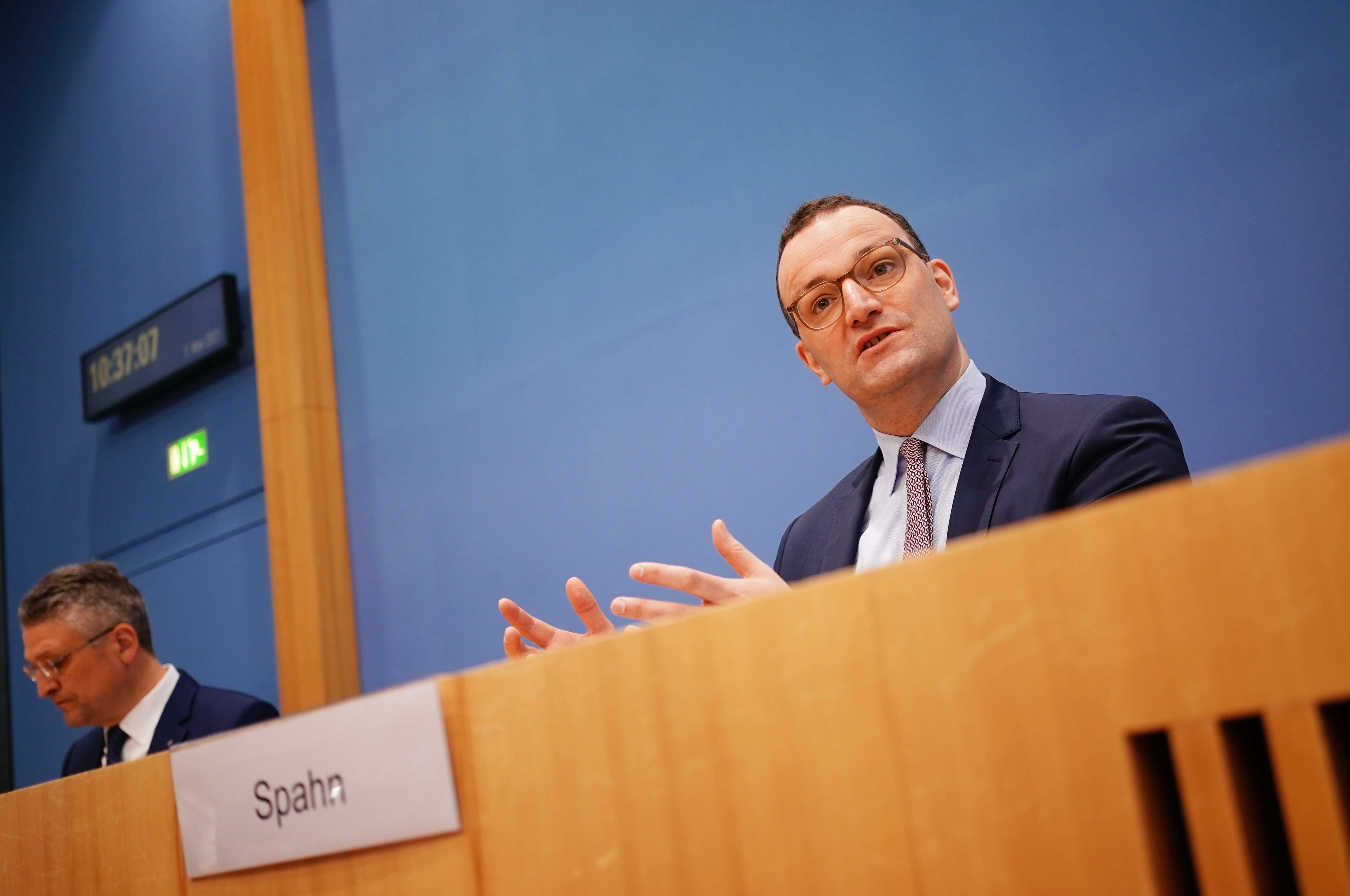 Minister Steht Weiter Auf Der Bremse – Spahn Warnt Vor Zu Schnellen ...