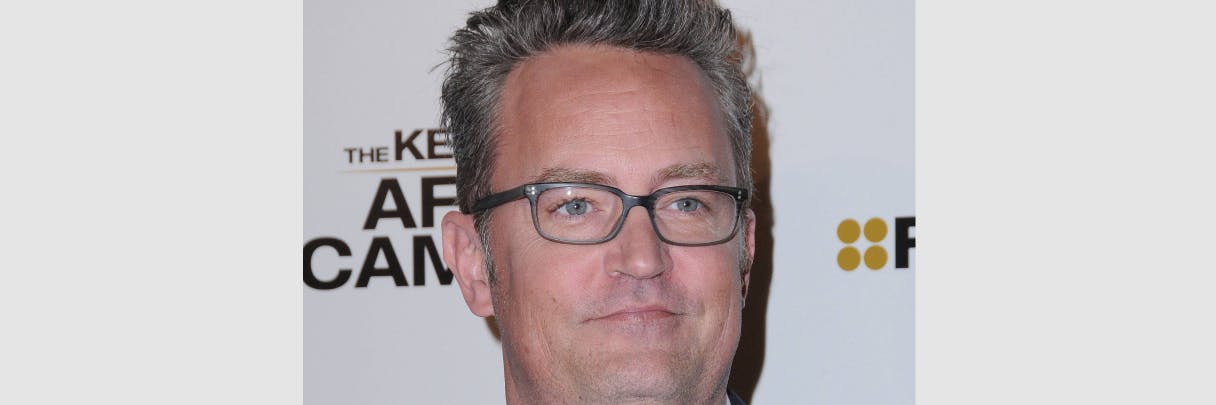 Matthew Perry schrieb auf der Promi-Dating-App „Raya“ mit einer 31 Jahre jüngeren Frau, die das Ganze prompt öffentlich machte.