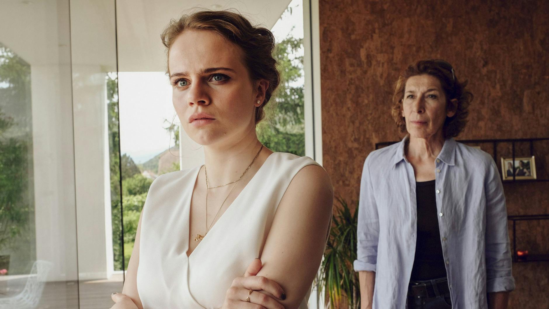 Elisabeth Wagner (Lili Epply) und Bibi Fellner (Adele Neuhauser)