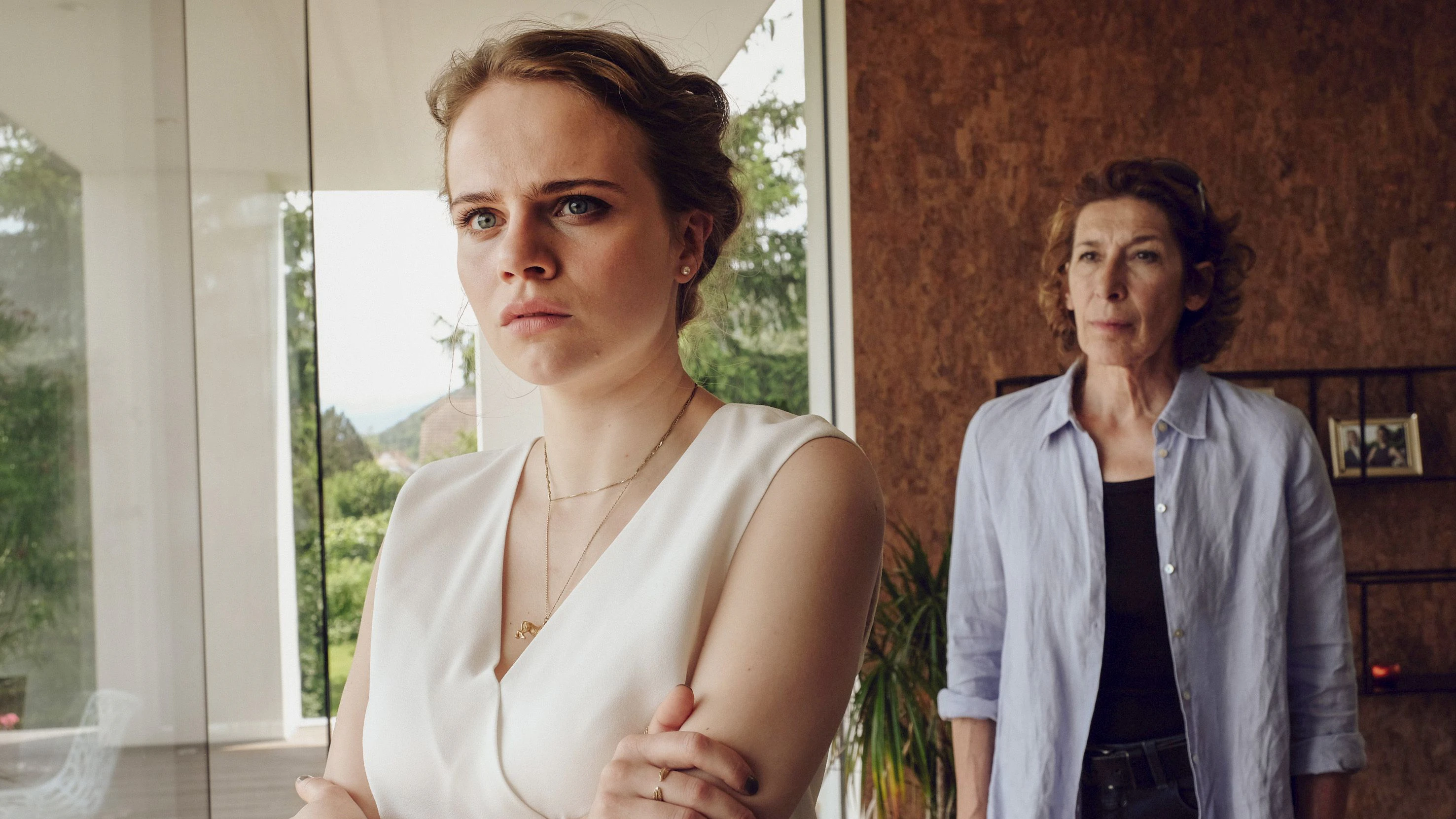 Elisabeth Wagner  (Lili Epply) und Bibi Fellner (Adele Neuhauser)