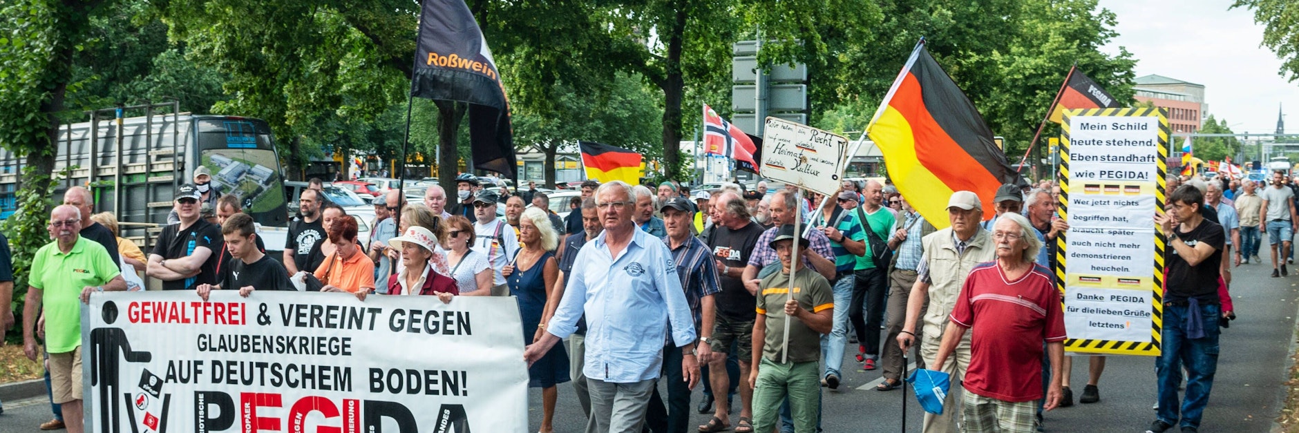 Eine Pegida-Demo im Sommer 202 in Dresden.