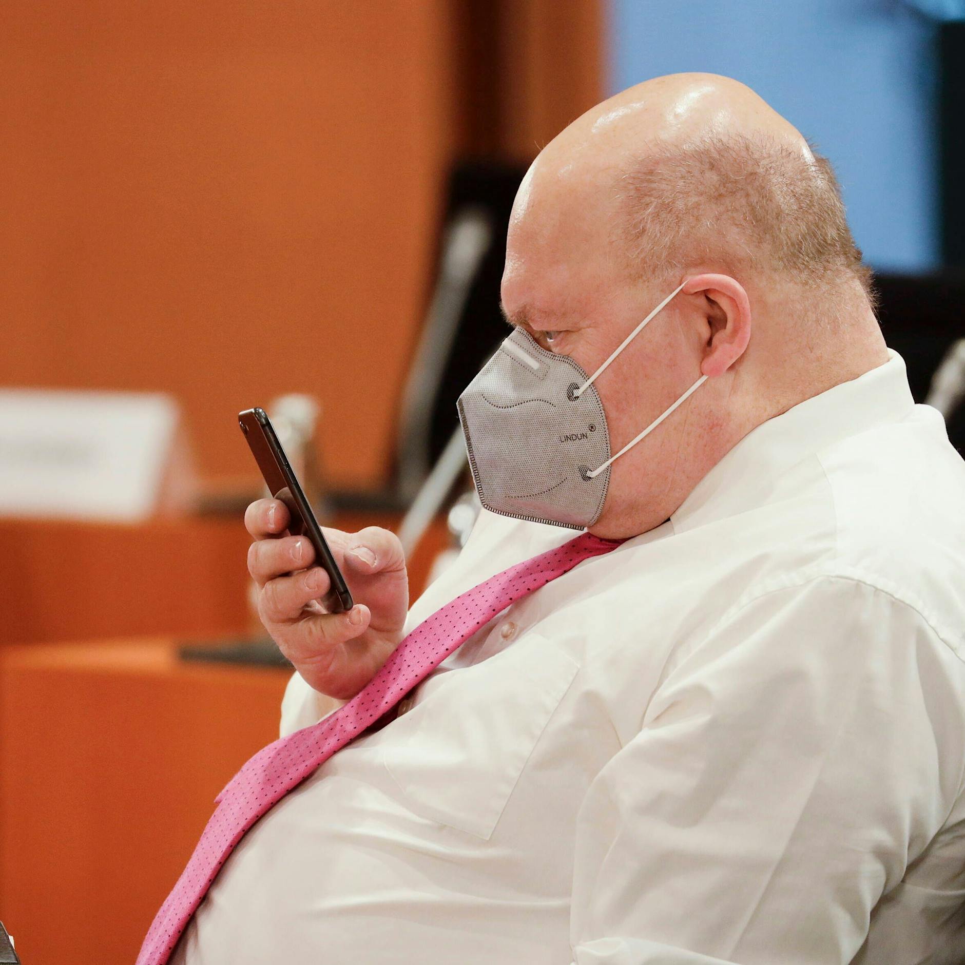 Falsche Karte erwischt: Altmaier stimmt aus Versehen für Linken-Antrag