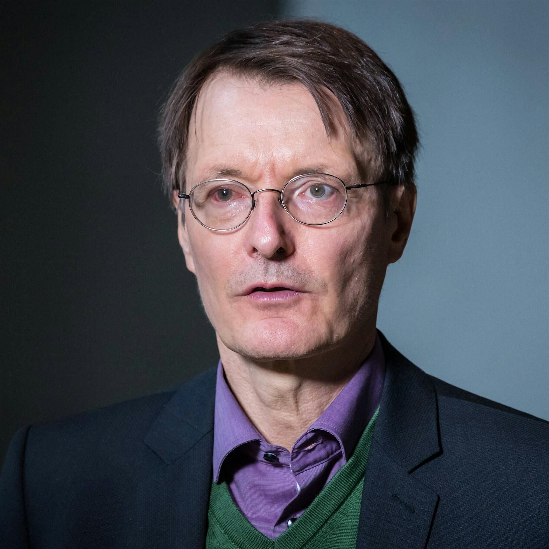 Corona-Intensivpatienten immer jünger? Karl Lauterbach macht unbewiesene Angaben