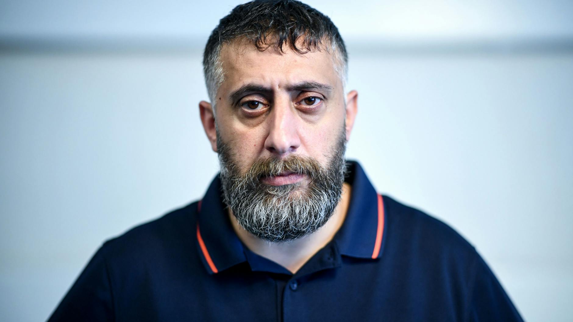 Der Berliner Schauspieler Kida Khodr Ramadan hat sich zum Corona-Protest seiner Kollegen um Jan Josef Liefers und Ulrich Tukur geäußert. 