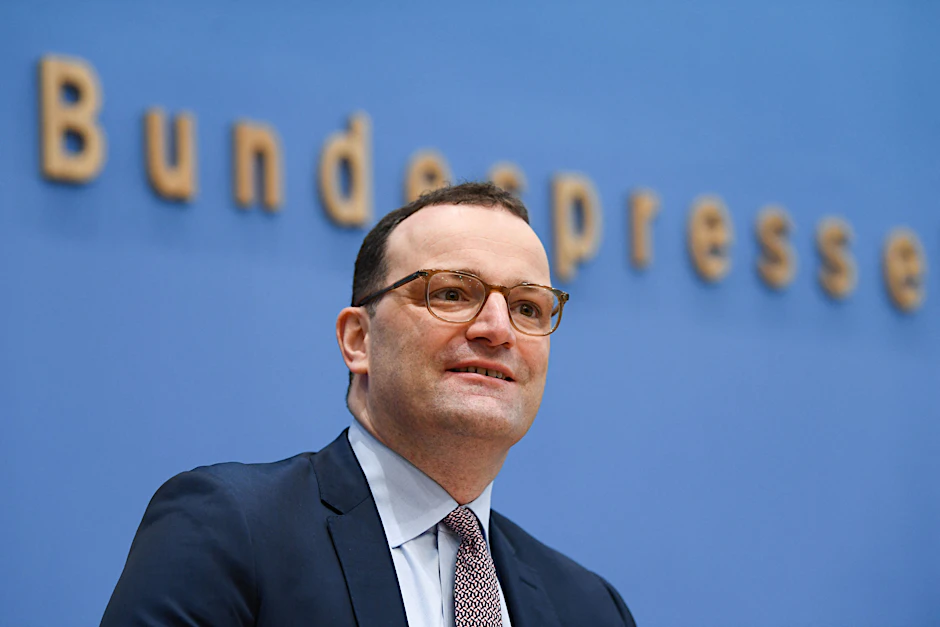 Gesundheitsminister Jens Spahn (CDU) ist optimistisch, dass auch Ungeimpfte ihren Sommerurlaub im EU-Ausland verbringen können.