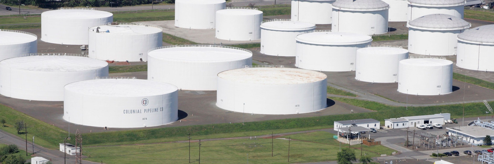 Öltanks der Colonial Pipeline Company – nach einem Cyberangriff ist der Betrieb der Benzin-Pipelines vorübergehend eingestellt worden.