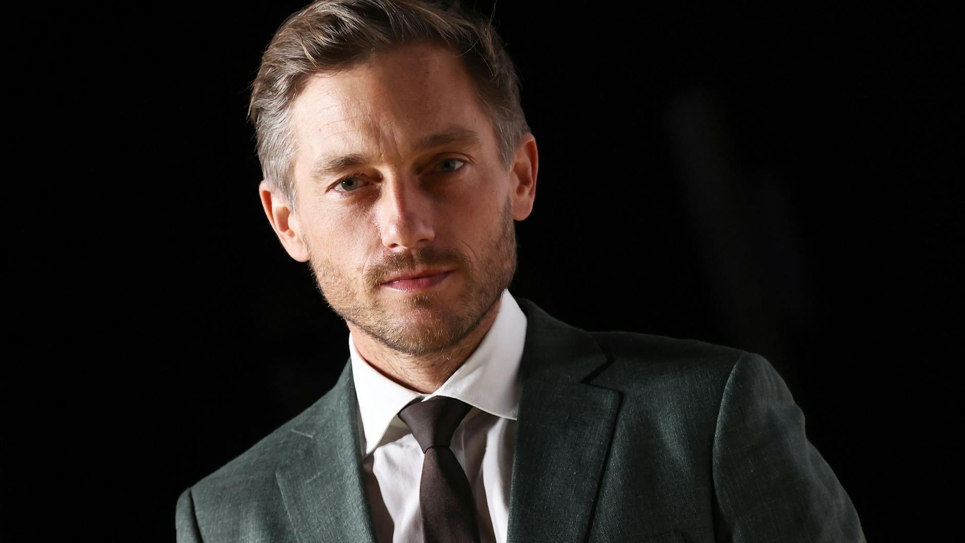 Der Schauspieler Volker Bruch hat die Videoaktion #allesdichtmachen verteidigt – ebenso seinen Eintritt in die Partei „Die Basis“. 