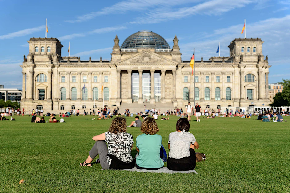 Am Sonntag liefert das Wetter in Berlin einen ersten Vorgeschmack auf den Sommer. Es sollen bis zu 25 Grad werden. Die Corona-Regeln gelten weiterhin.