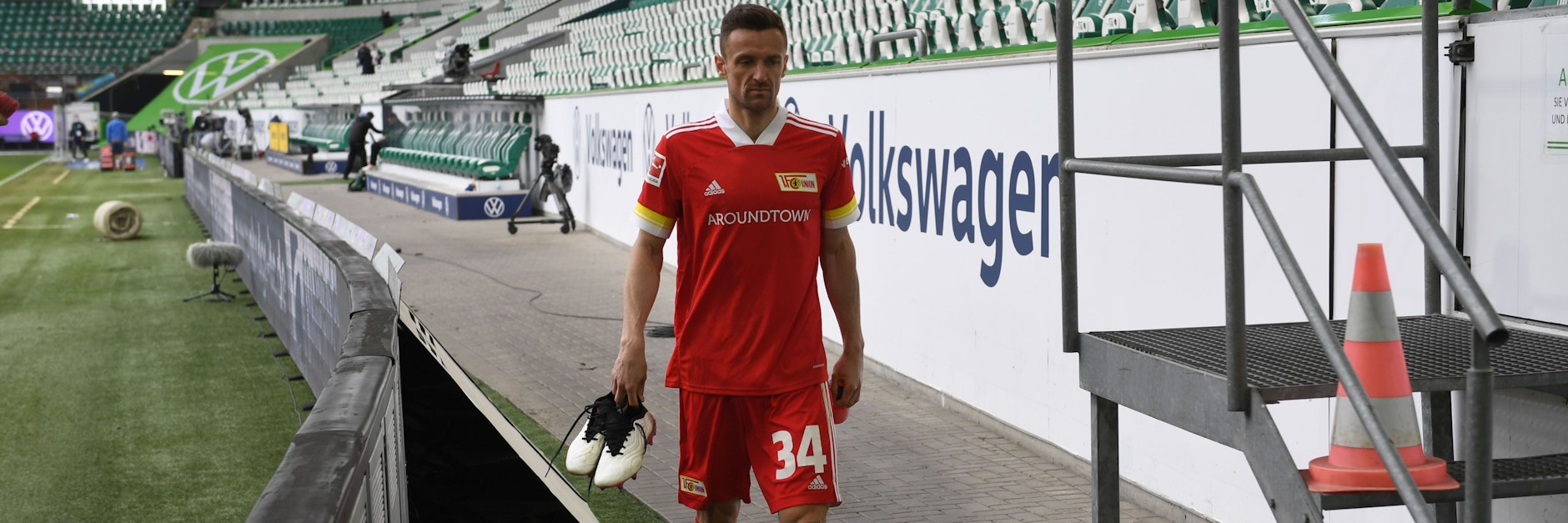 Auf Socken mit den Töppen in der Hand: Am Saisonende ist Schluss bei den Eisernen für Christian Gentner.&nbsp;