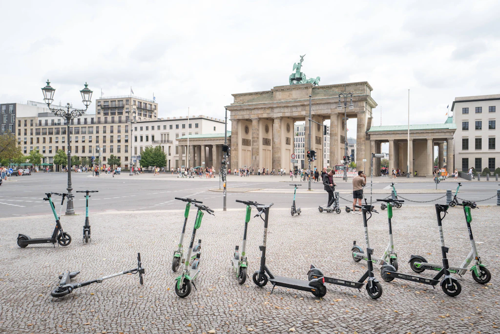 E-Scooter-Vermieter in Berlin wollen sich zu mehr Ordnung verpflichten