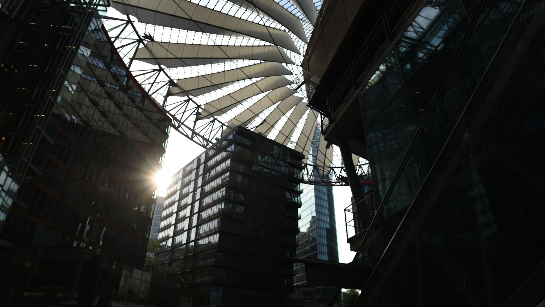 In Berlin war Helmut Jahn für das Sony Center am Potsdamer Platz bekannt.