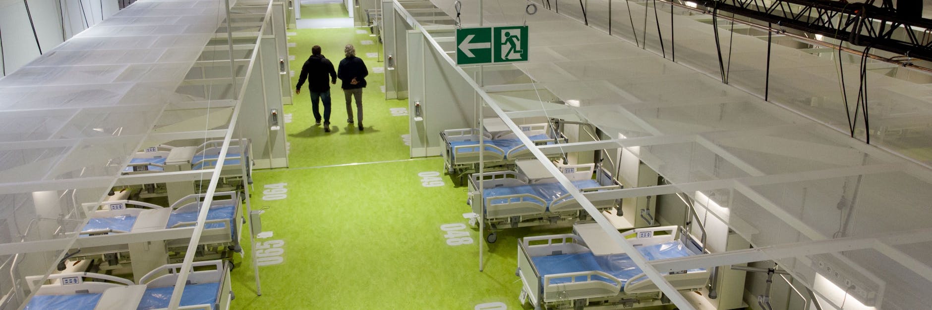 Das nicht genutzte Corona-Notfallkrankenhaus auf dem Berliner Messegelände soll bis Ende September komplett abgebaut werden.