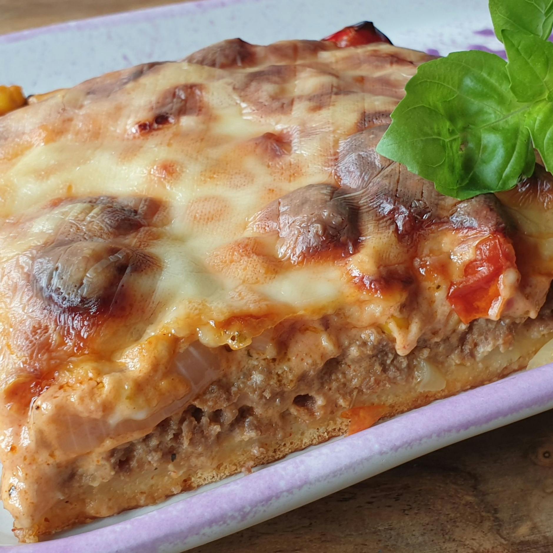 Pizza mal anders: Dieses Rezept mit Hackfleisch wird Sie überraschen – es ist soooo lecker