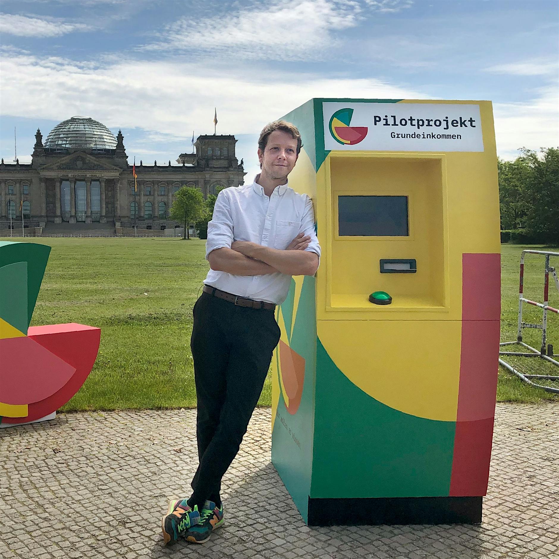 Grundeinkommen: 1200 Euro im Monat für Nichtstun oder das bessere Sozialsystem?