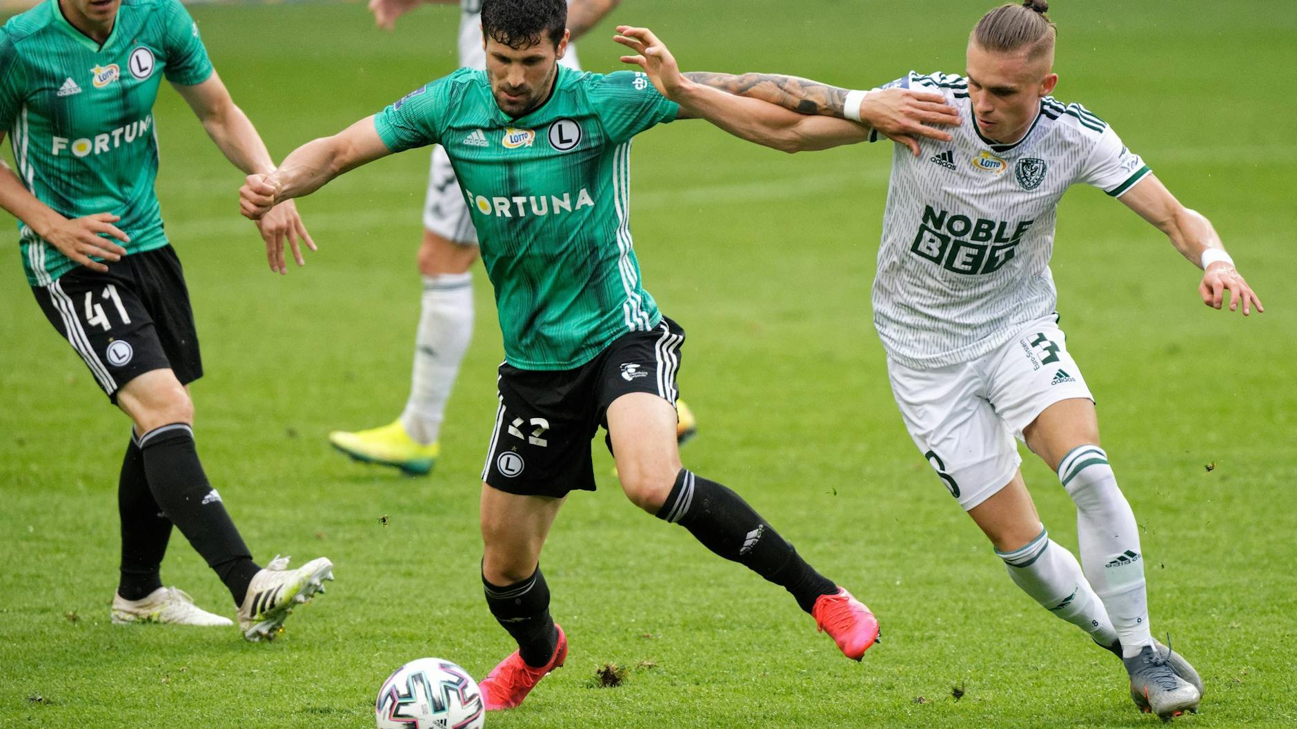 Pawel Wszolek (Mitte) wurde mit Legia Warschau zuletzt zweimal polnischer Meister.