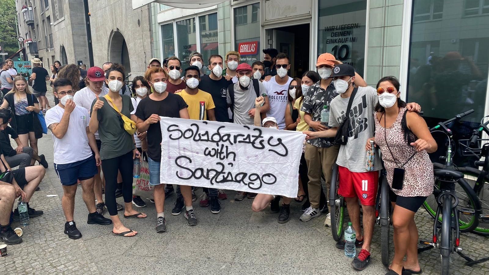 Während der Proteste vor dem Gorillas-Depot in der Charlottenstraße.<br>