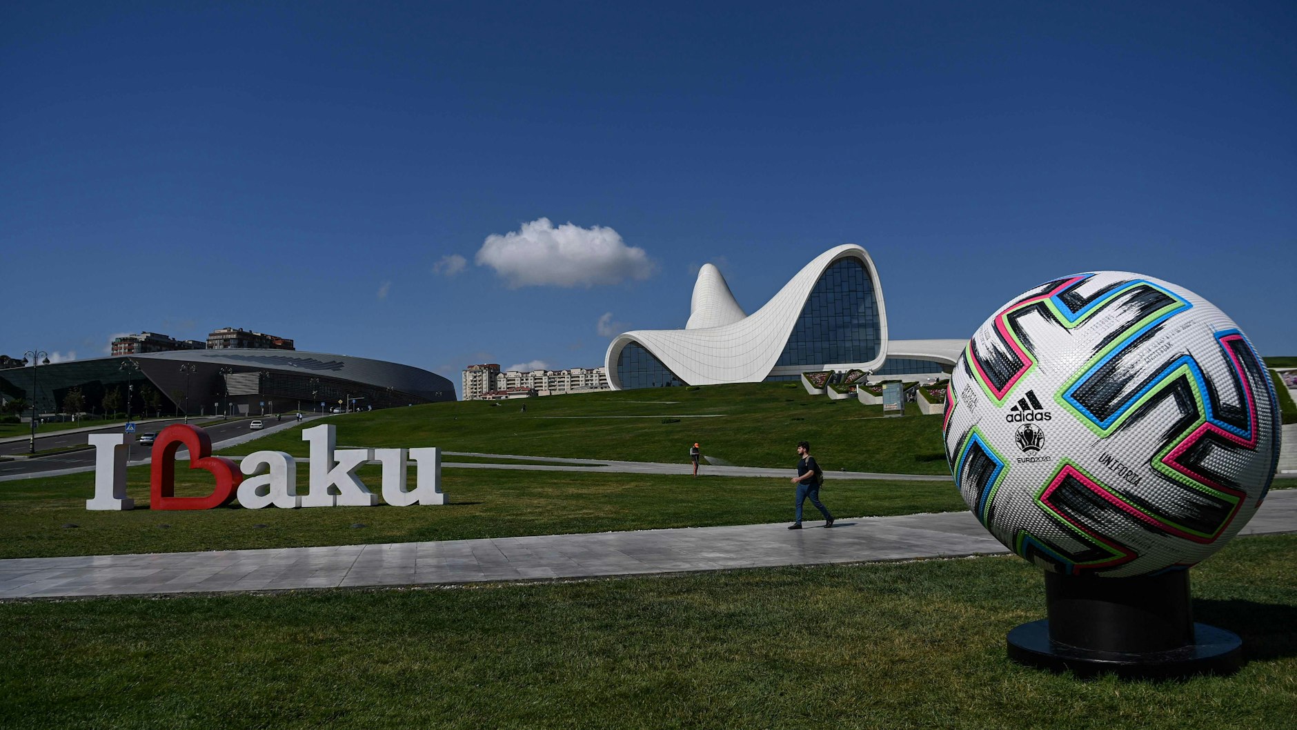 Durch das besondere Format ist auch Aserbaidschans Hauptstadt Baku EM-Austragungsort.