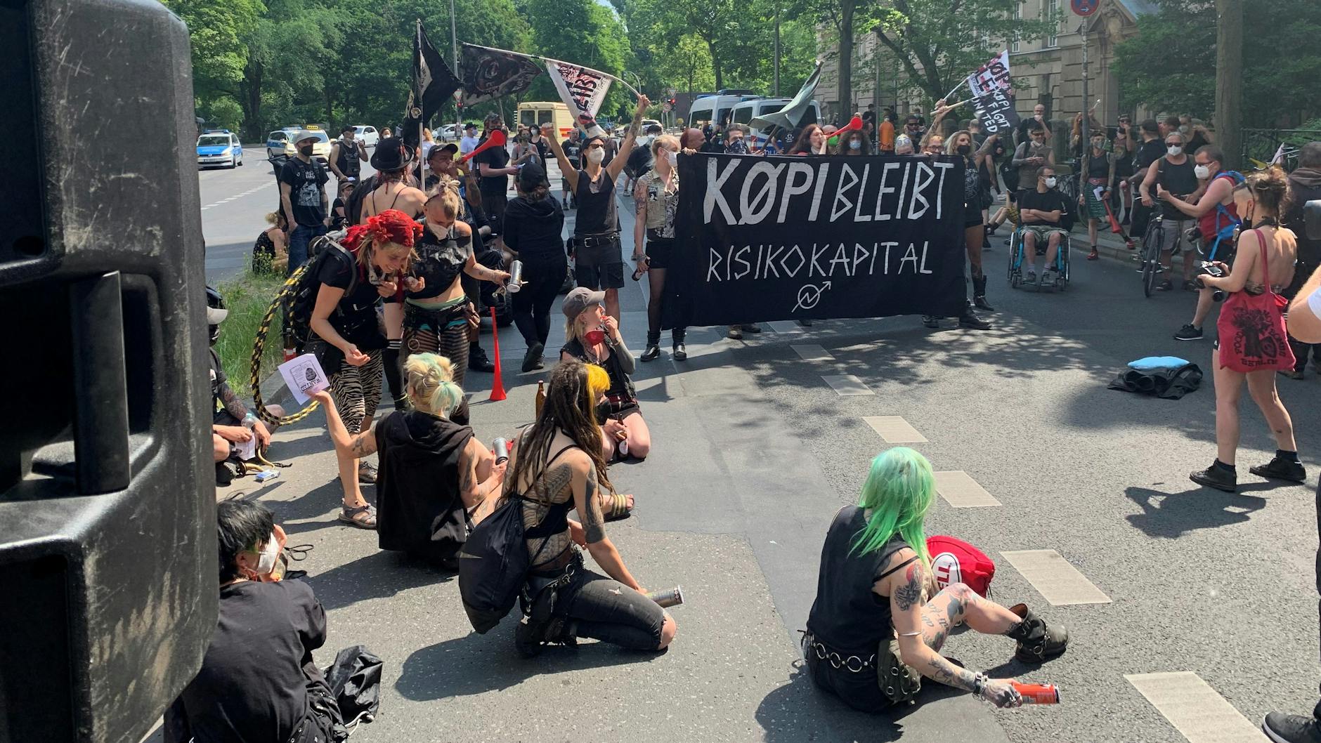Vor dem Kriminalgericht demonstrierten Bewohner und Unterstützer der „Køpi“.