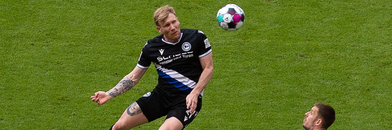 Augen zu und durch: Andreas Voglsammer gilt trotz seiner nur 1,78 m als sprungstark. Er kommt aus Bielefeld zum 1.FC Union. 