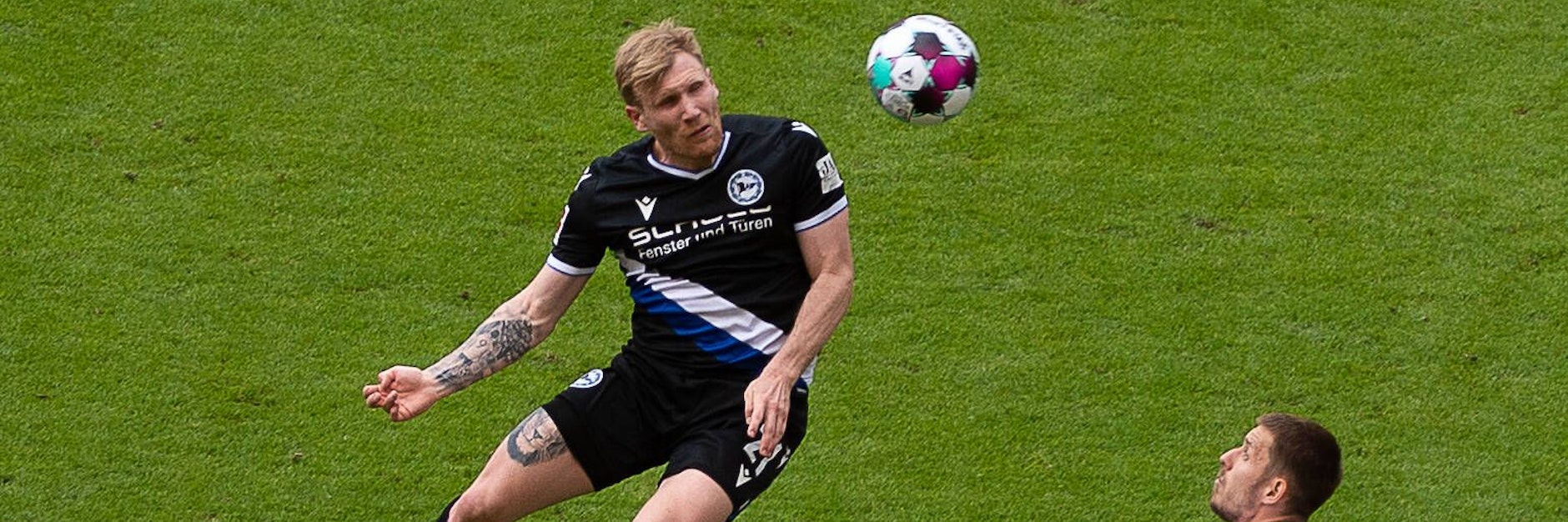 Augen zu und durch: Andreas Voglsammer gilt trotz seiner nur 1,78 m als sprungstark. Er kommt aus Bielefeld zum 1.FC Union.&nbsp;