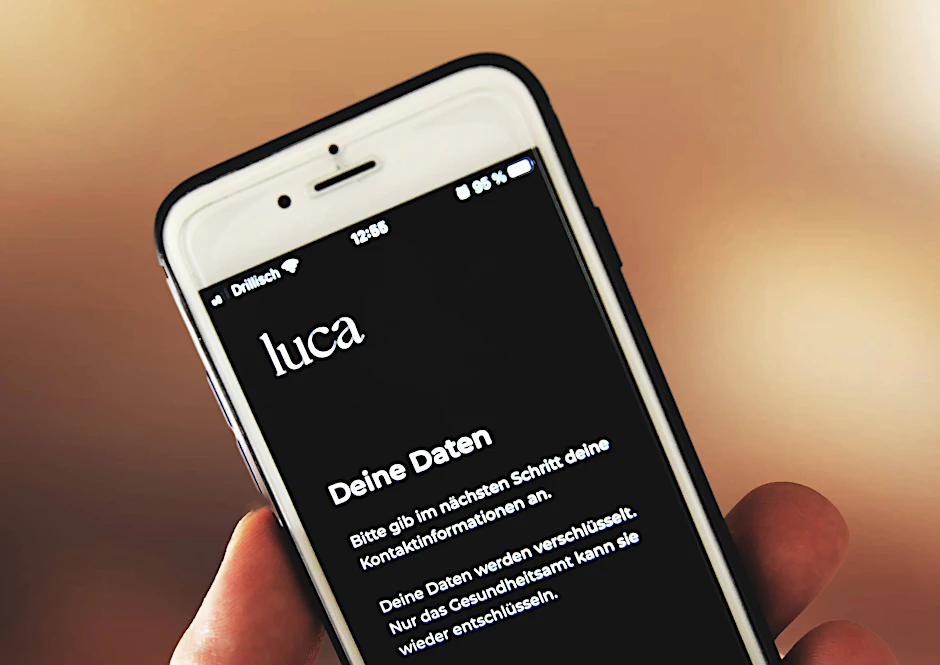 Mit der Luca-App ist der digitale Corona-Impfnachweis auf dem Smartphone abrufbar.