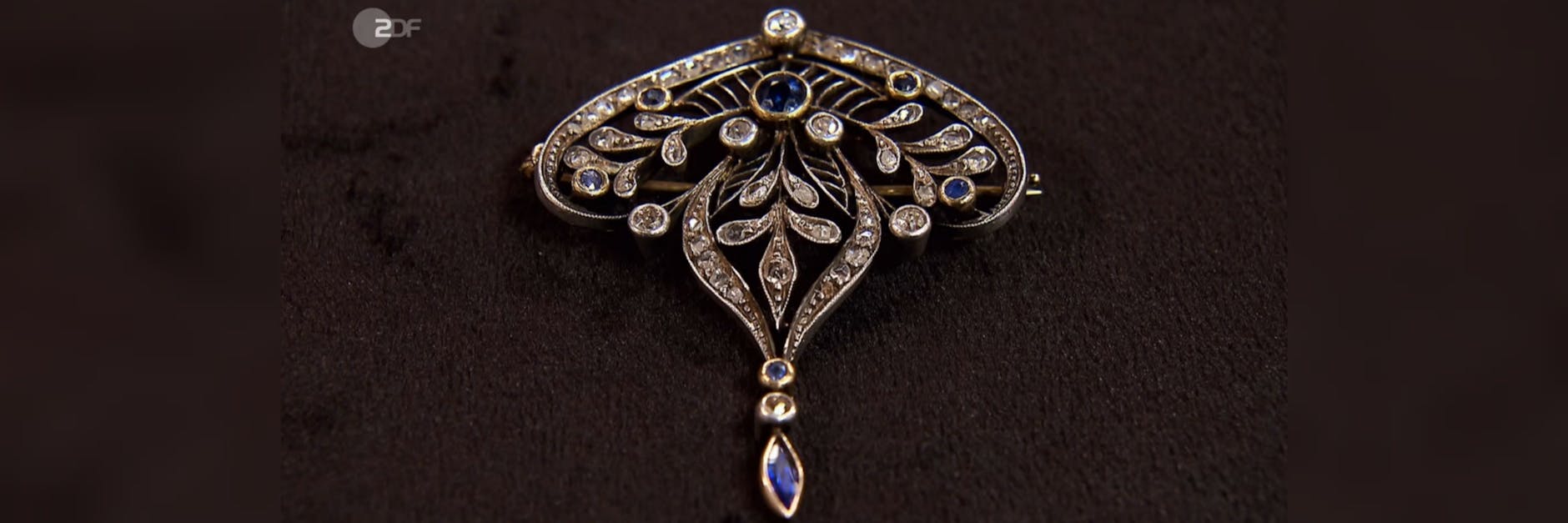 Diese Brosche steht bei „Bares für Rares“ zum Verkauf.