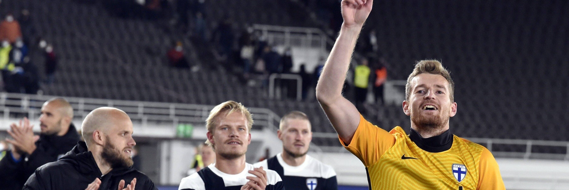 Der Ex-Schalker Teemu Pukki, Unions Joel Pohjanpalo und Leverkusens Keeper Lukas Hradecky (v.l.) bejubelten im November 2019 die geschaffte EM-Qualifikation ihres finnischen Teams.&nbsp;