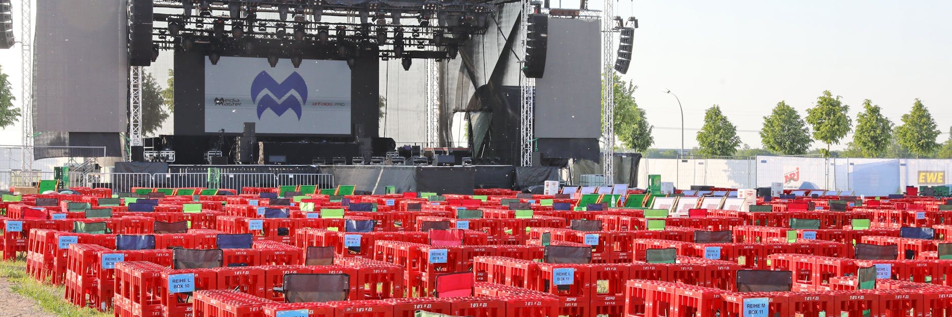 Konzertveranstaltung Unter freiem Himmel am Flughafen Schönefeld.
