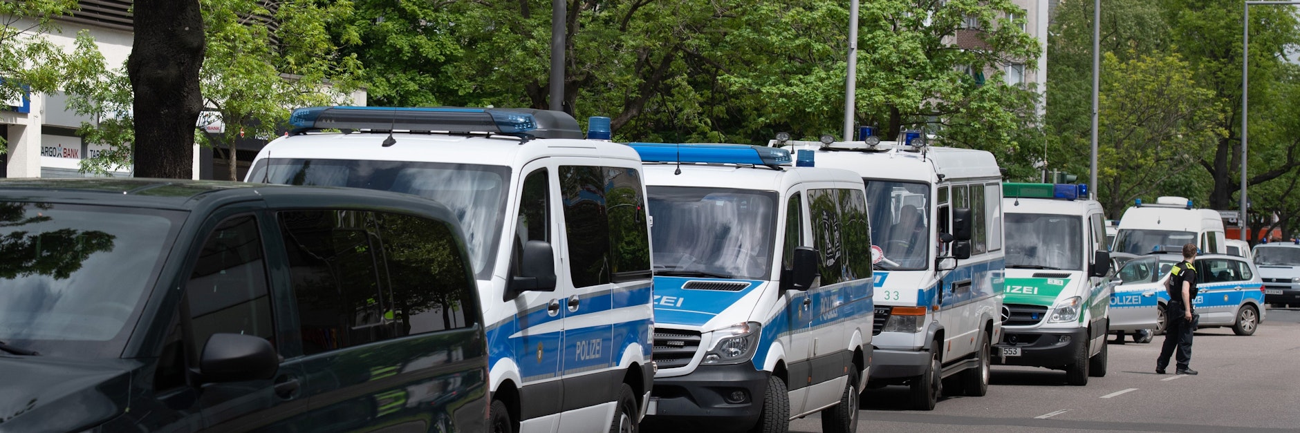 Die Berliner Polizei reagiert per Twitter selbstkritisch auf die Vorwürfe.