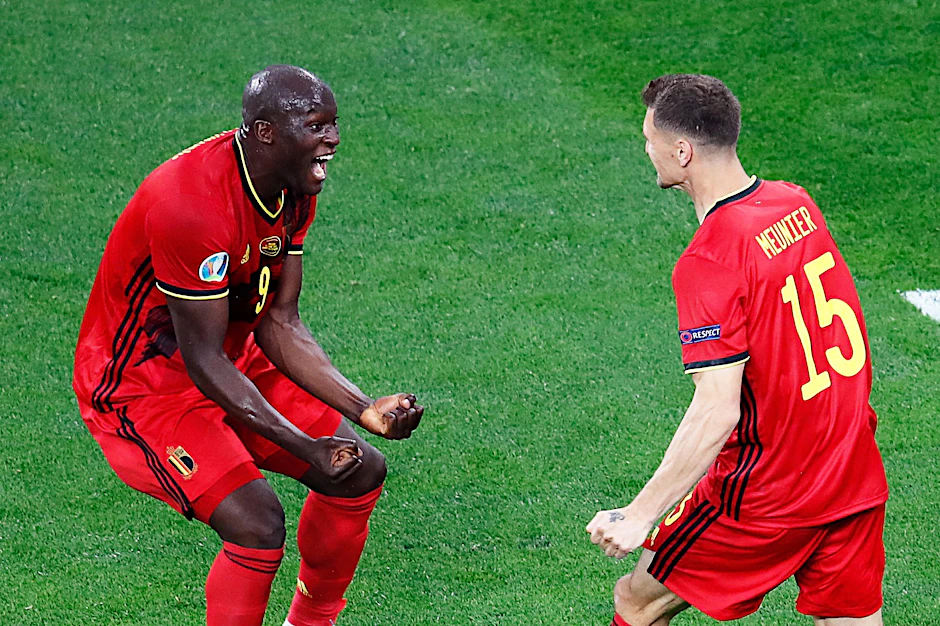 Thomas Meunier (r.) feiert mit Romelu Lukaku seinen Treffer zum 2:o.