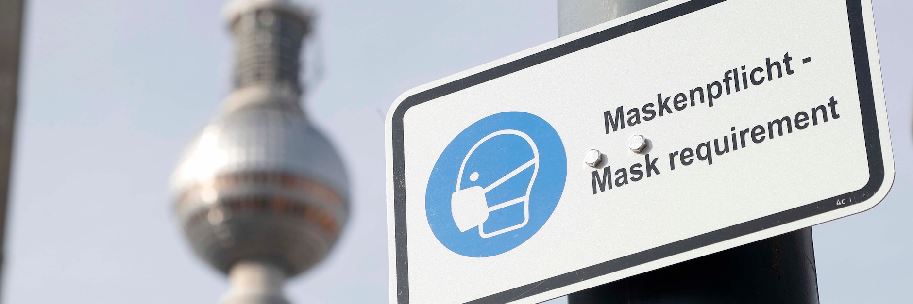 An öffentlichen Orten wie dem Alexanderplatz gilt noch immer die Maskenpflicht.