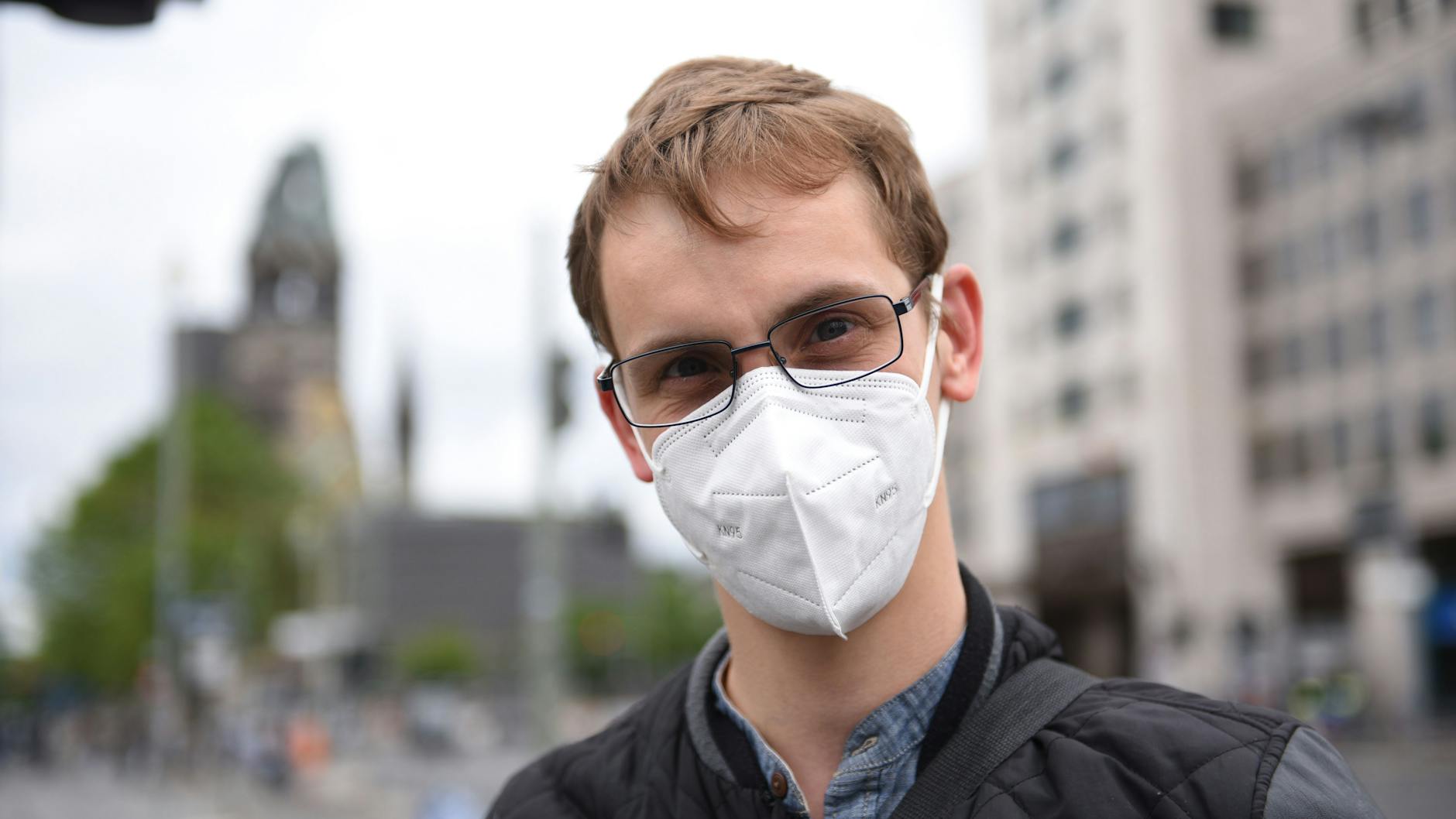 Bernd Fiedler (30) aus Tempelhof-Schöneberg setzt weiter auf die Maskenpflicht. „Die Unvernunft kommt früh genug“, sagt er.<br><br>