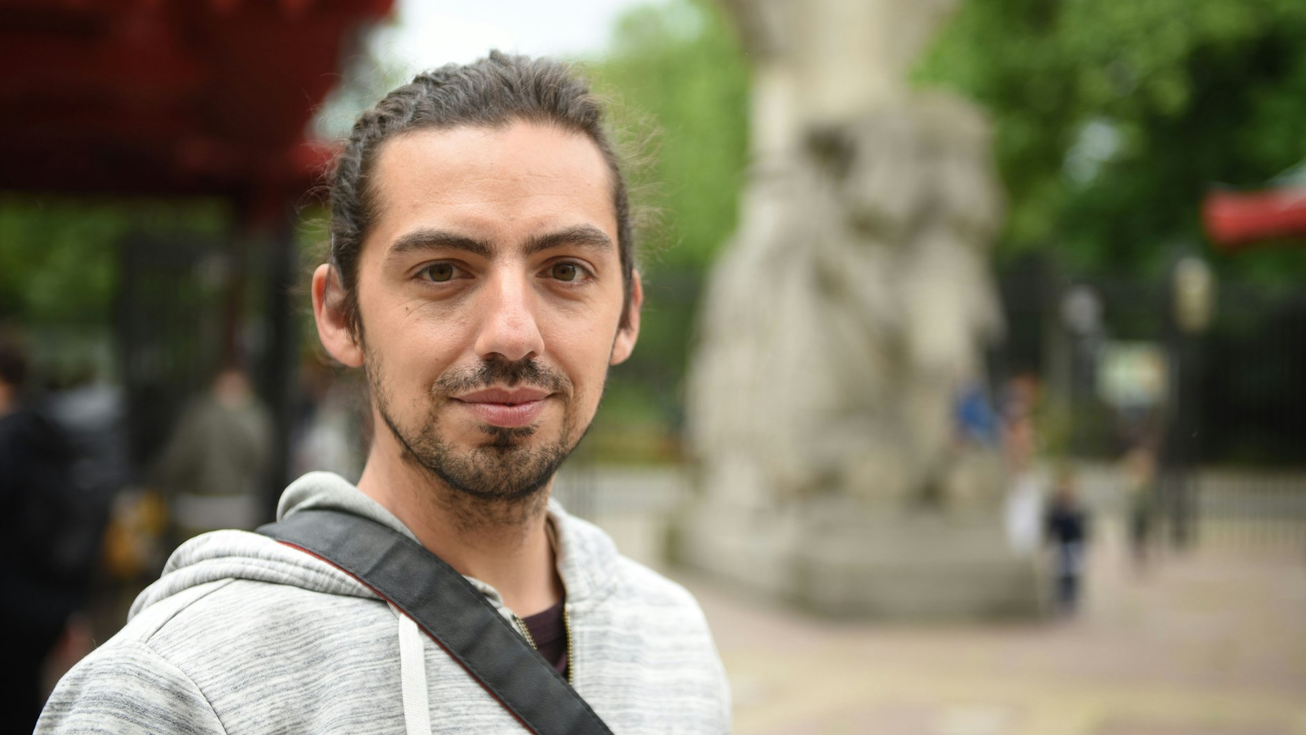 Christopher Mostafa (35) aus Wilmersdorf-Charlottenburg ist für das Aufheben&nbsp;der Maskenpflicht. „Ich habe das noch nie für notwendig gehalten“, sagt er.<br><br>