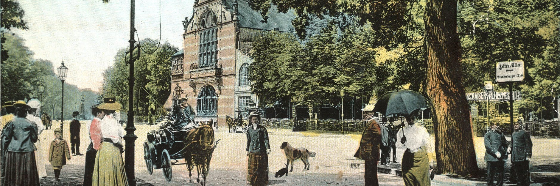 In den Zelten vergnügten sich alle Gesellschaftsschichten. Die Postkarte zeigt das Treiben vor dem Kronprinzenzelt.