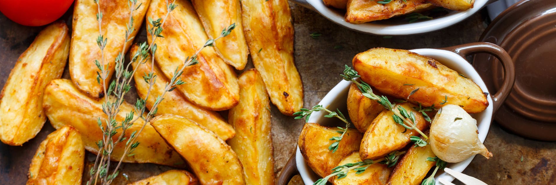 Goldbraun und knusprig – die leckeren, pikanten Kartoffel-Ecken sind ein Genuss!