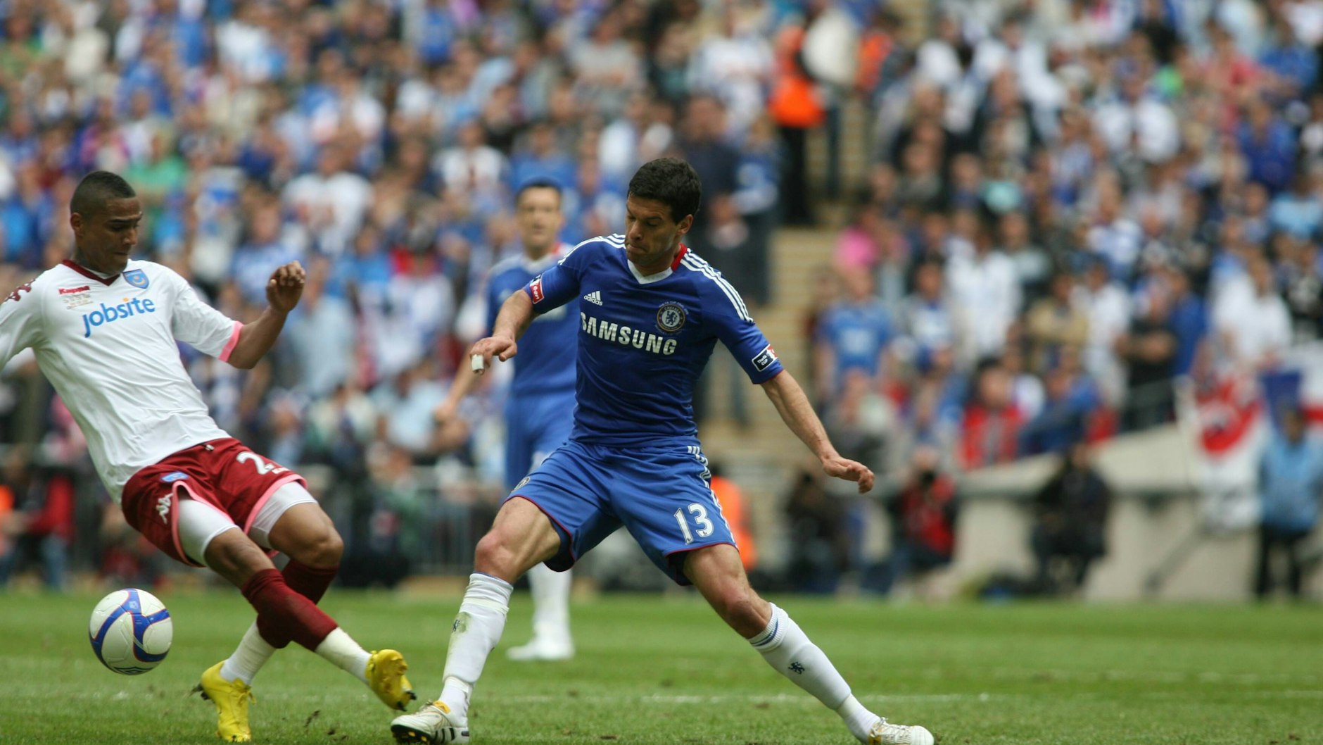 Ein Foul mit Folgen: Kevin-Prince Boateng verletzt Michael Ballack vor dem WM 2010 und würde sich nun gerne mit dem EX-DFB-Kapitän auf einen Kaffee treffen.