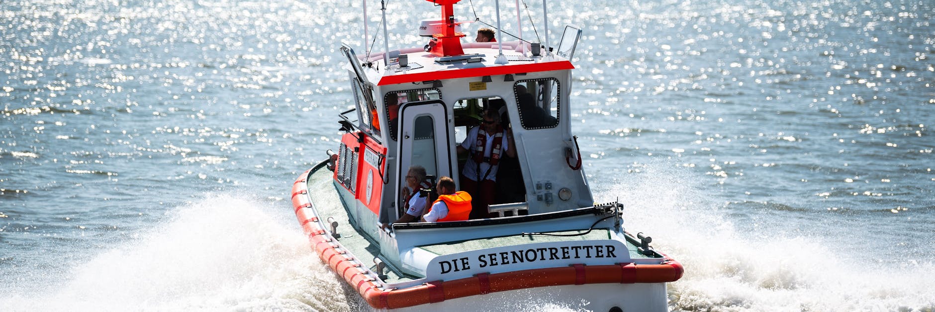 Das Kind war am Samstagnachmittag plötzlich beim Schwimmen in der Ostsee untergegangen.