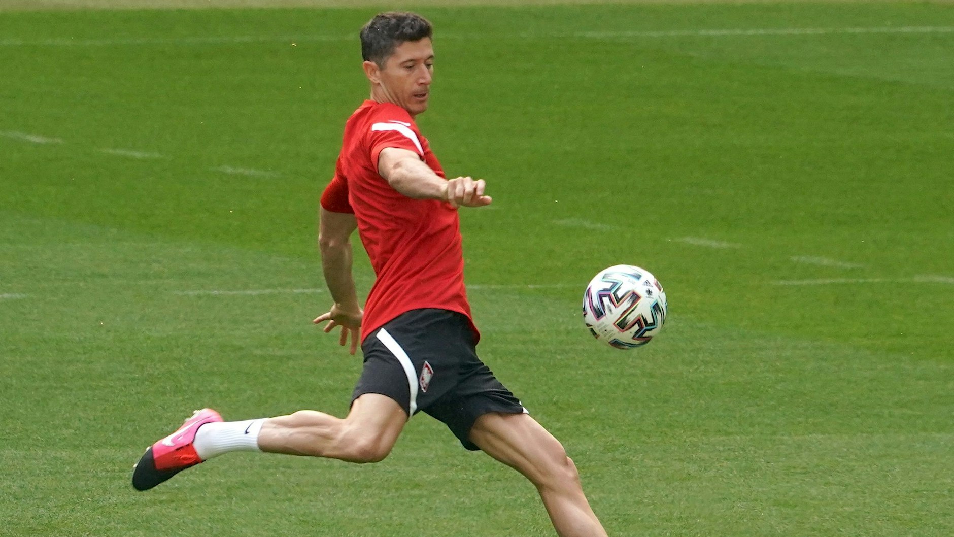 Will bei der EM einfach weiter ballern: Bayerns und Polens Super-Stürmer Robert Lewandowski.&nbsp;