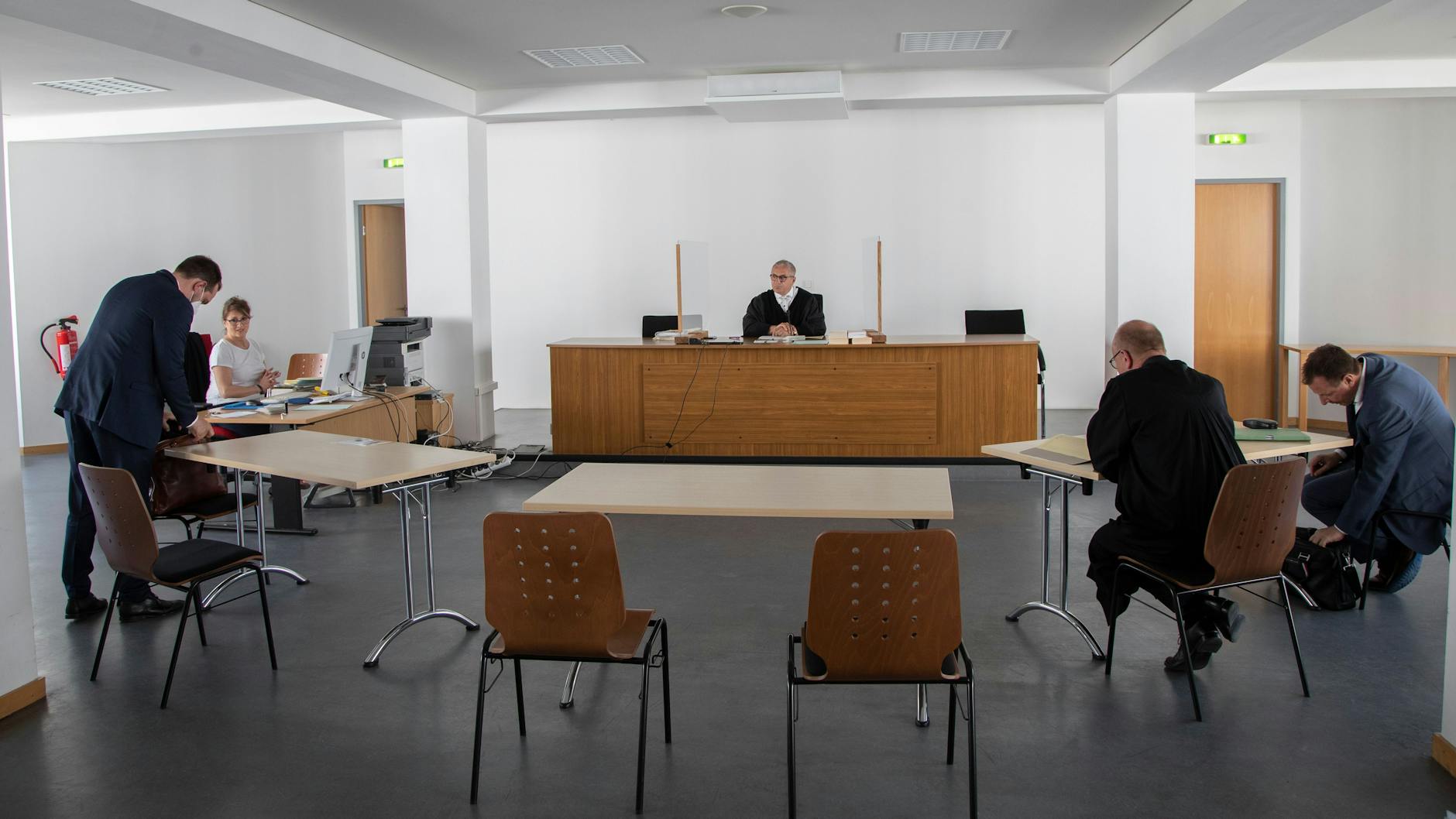 Am Montagmorgen im Arbeitsgericht: Richter Frank Schmitt sitzt dem Prozess vor, der Kläger erschien nicht vor Gericht.