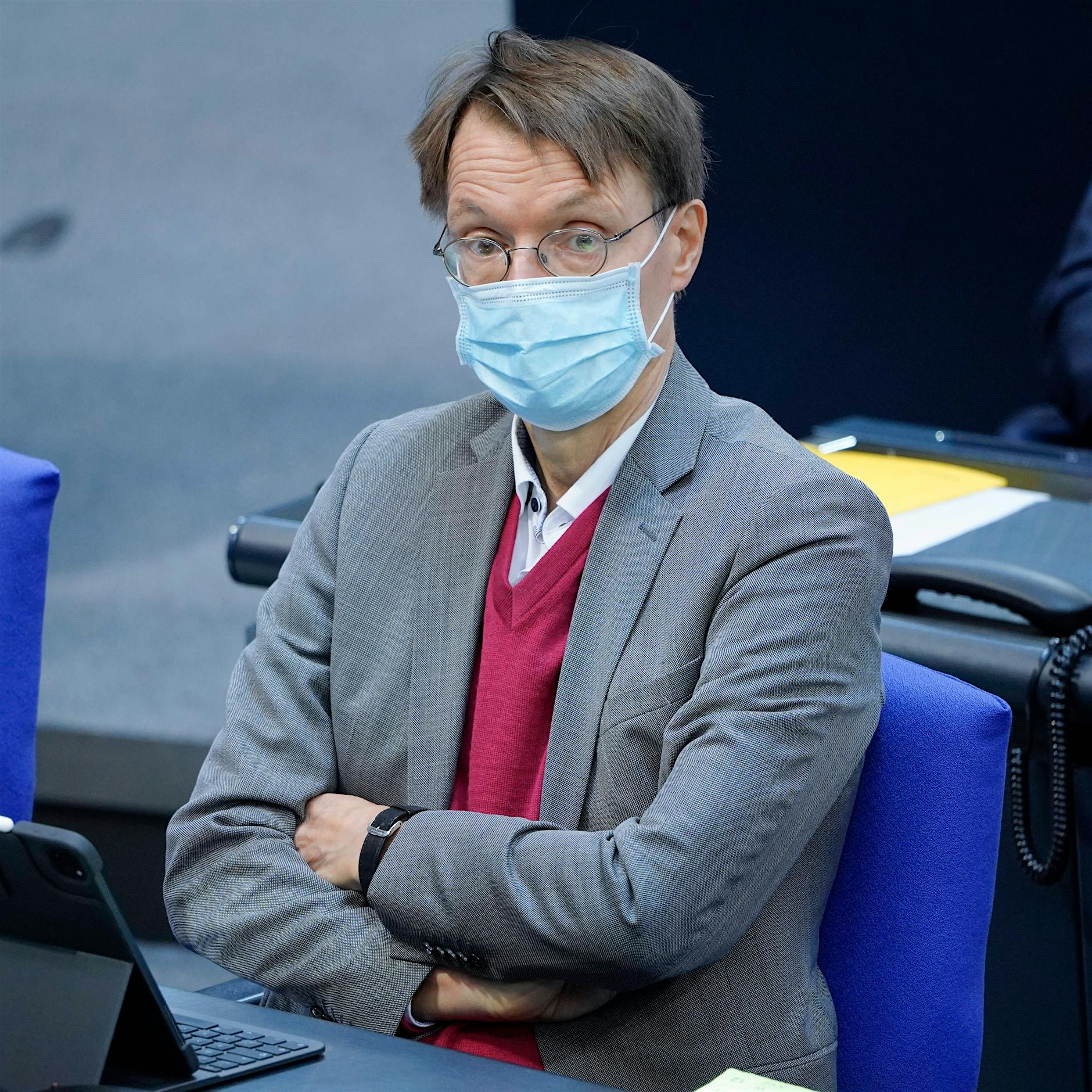 Lauterbach: Maskenpflicht in vielen Bereichen nicht mehr sinnvoll