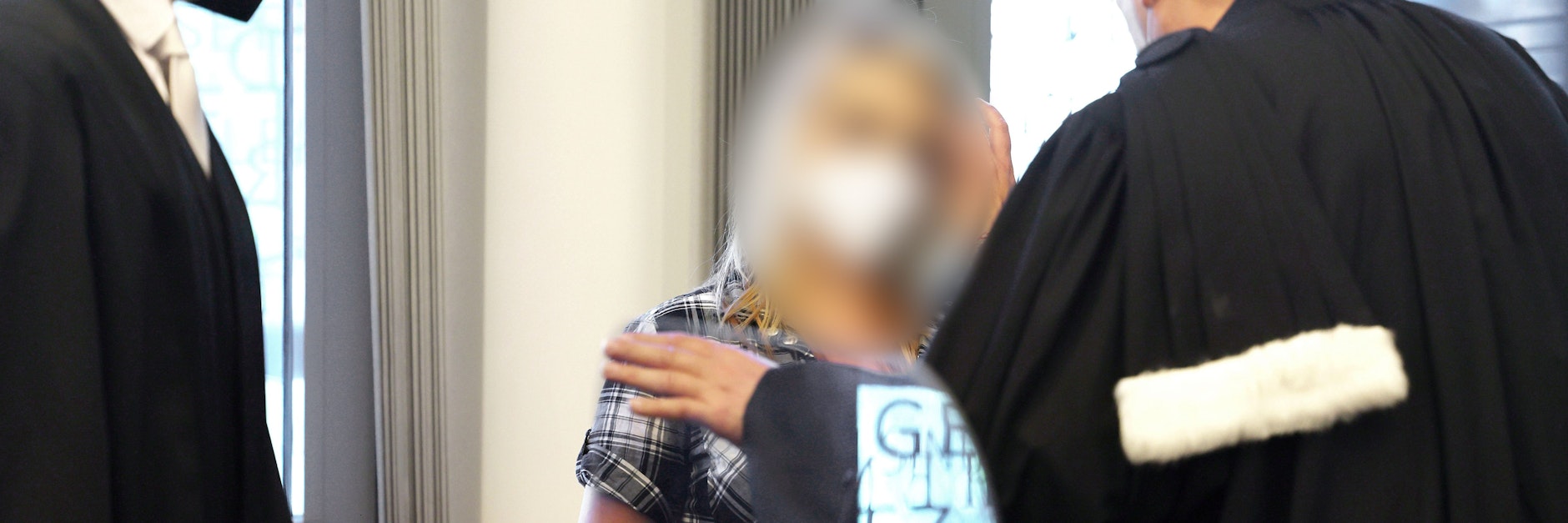 Christiane K. steht in Wuppertal vor Gericht. Ihr wird vorgeworfen, fünf ihrer Kinder getötet zu haben.