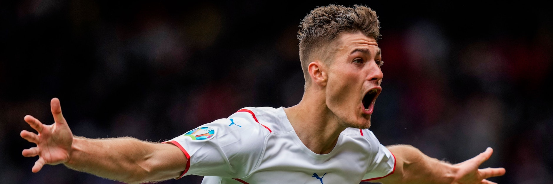 Leverkusen-Profi Patrik Schick schnürte ein Doppelpack für Tschechien gegen Schottland und ließ seiner Freude freien Lauf. 