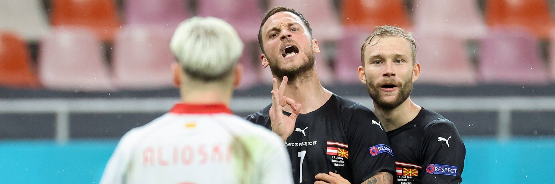 Hat er ihn hier beleidigt oder gar rassistisch beschimpft? Österreichs Marko Arnautovic soll beim Torjubel gegenüber Nordmadzedoniens&nbsp;Ezgjan Alioski ausfällig geworden sein. Die Uefa ermittelt.&nbsp;