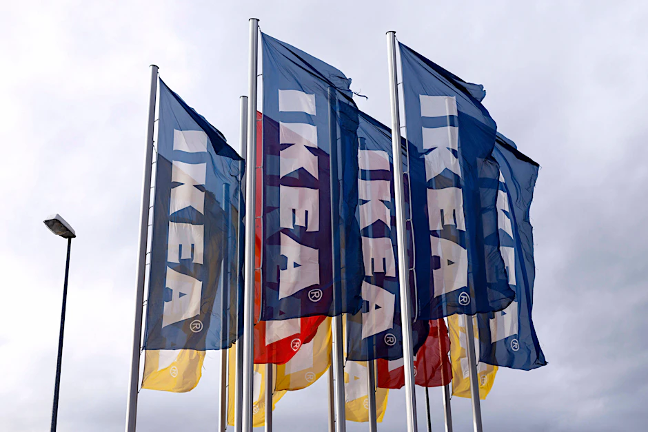 In Frankreich ist der schwedische Möbelkonzern zu einer Millionen-Geldbuße wegen Bespitzelung seiner Mitarbeiter verurteilt worden.