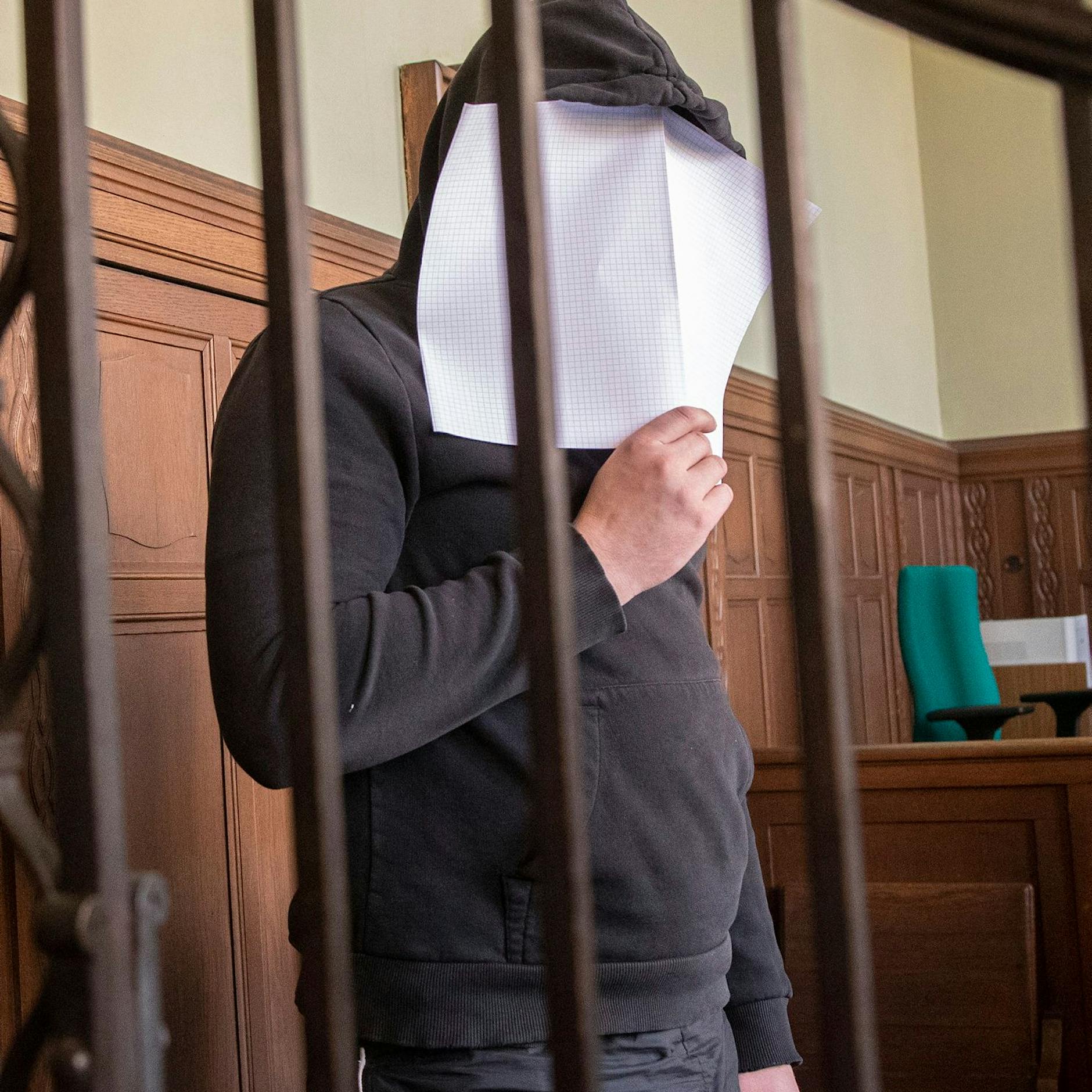 Oma der kleinen Nikola schluchzte vor Gericht: „Ich habe zwei Kinder verloren – meine Enkeltochter und meinen Sohn!“