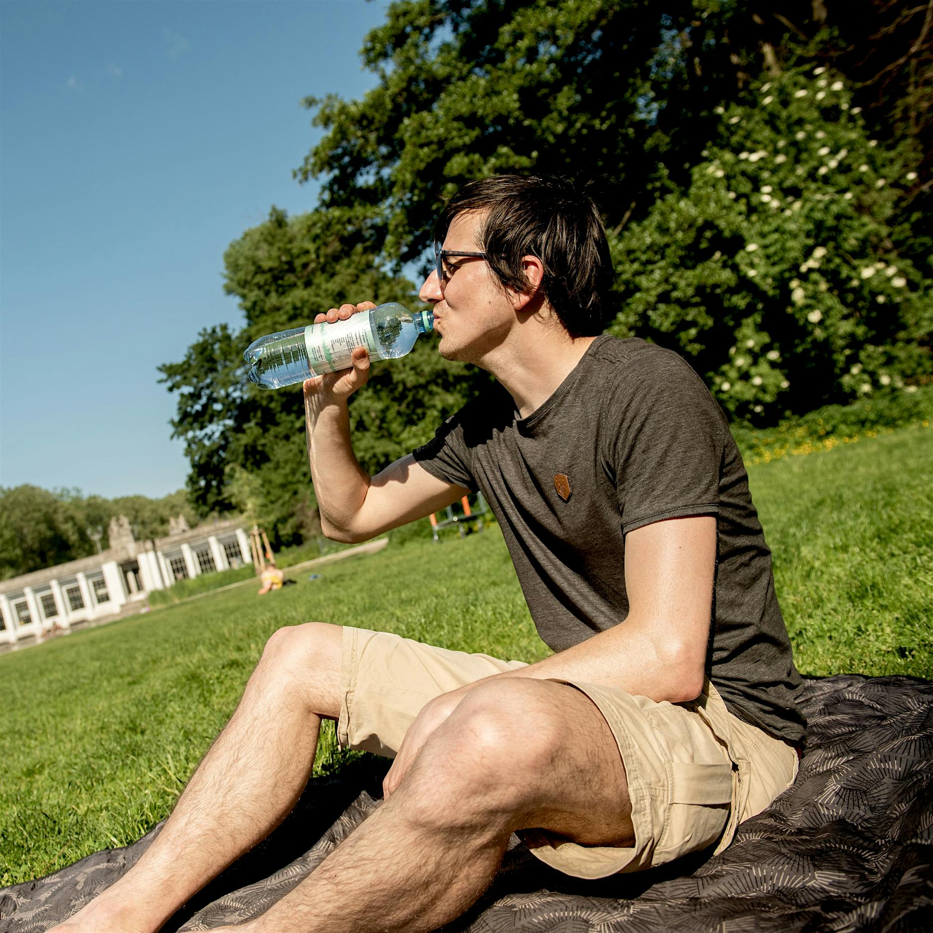 Hautarzt zu Sommerhitze: Die Haut zeigt, wann man etwas trinken muss