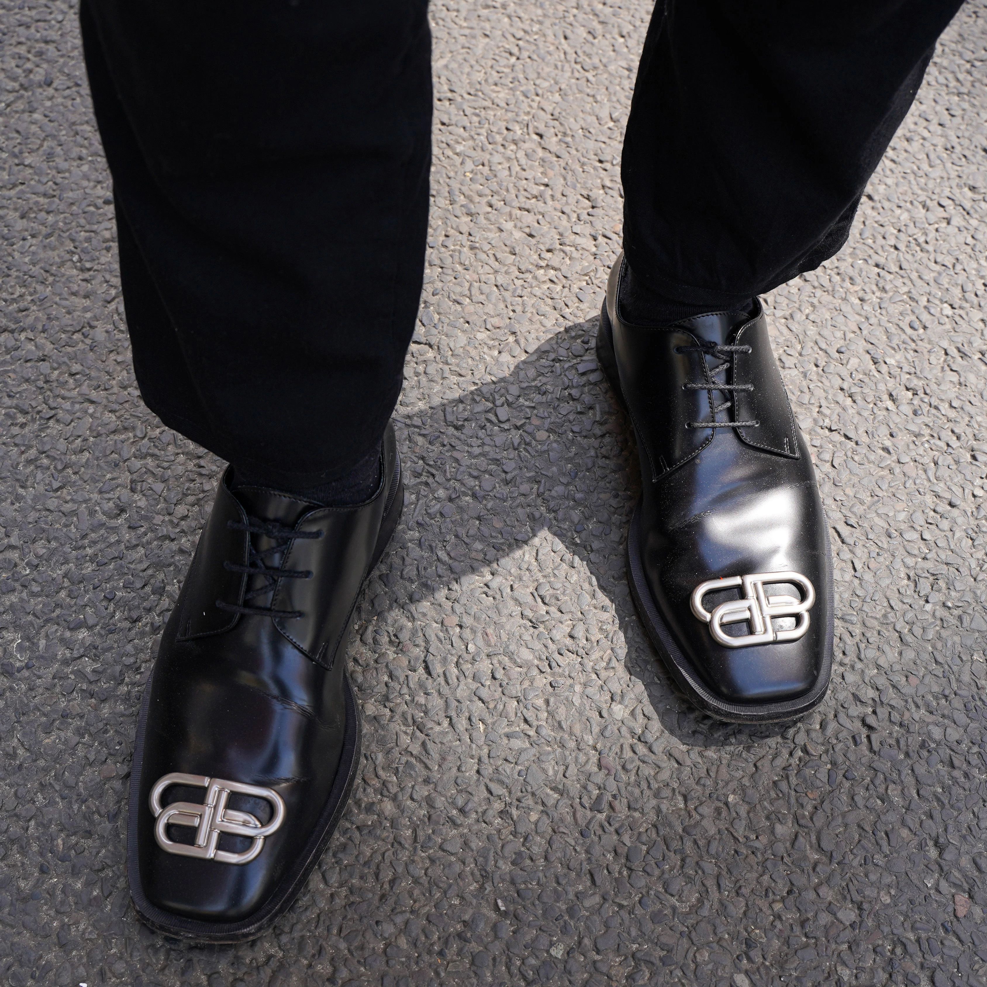 &nbsp;... und&nbsp;die Schuhe von Balenciaga.